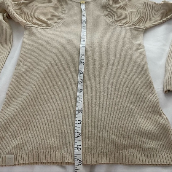 Lululemon Natural Ivory Merino Wool Mockneck Light Sweater Long Sleeve size M - Picture 16 of 16